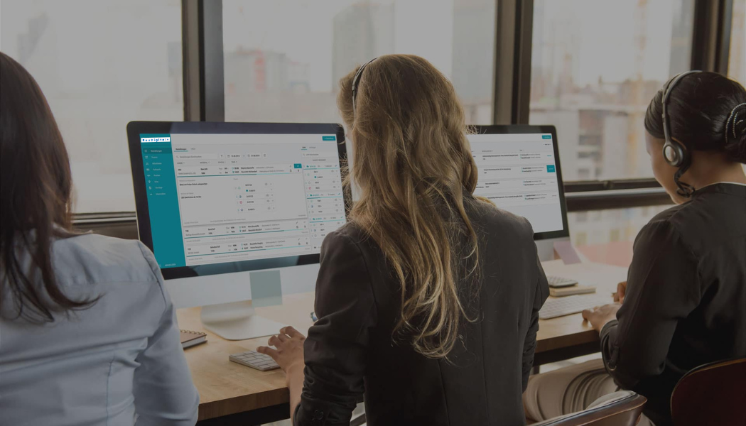 Disponent im Büro nutzt die BauDigital+ Software